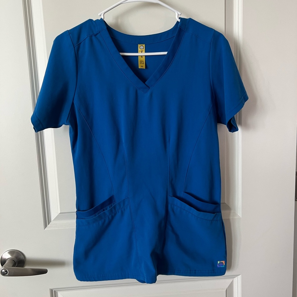 WonderWink Aero V neck scrub top